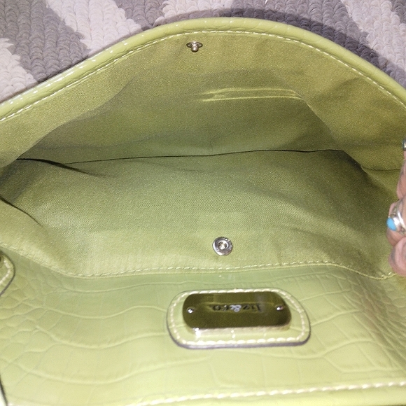 NWOT Liz & Co. Pistachio Croc Embossed Patent leather w/ Silvertoned hardware - Picture 10 of 15